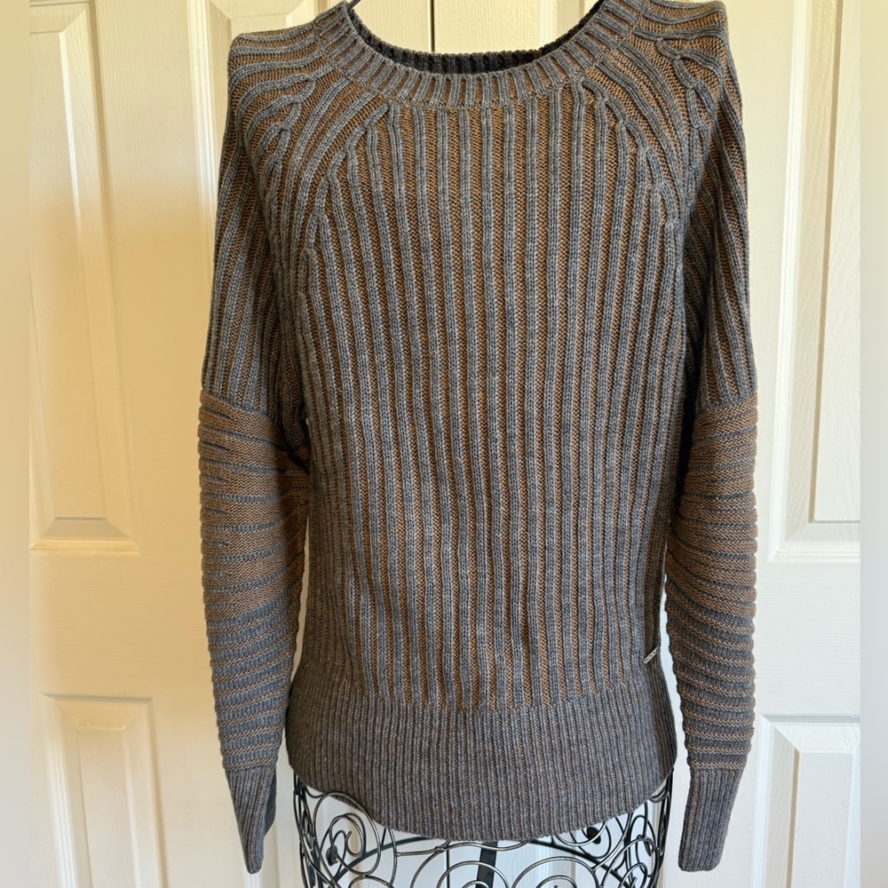 DKNY ribbed knit sweater grey taupe crewneck acrylic knit pullover. M